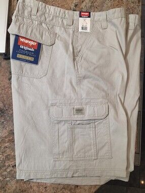 Wrangler Originals Khaki Beige Cargo Shorts Men's 46 Waist NWT